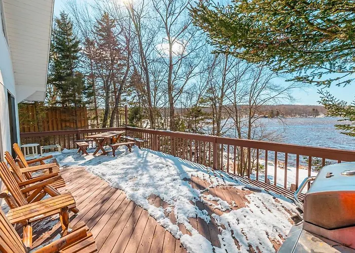 New! Lake Access & Water Toys & Fireplace
