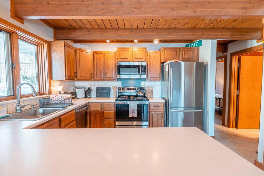Holiday home New! Access & Water Toys & Fireplace Arrowhead Lake