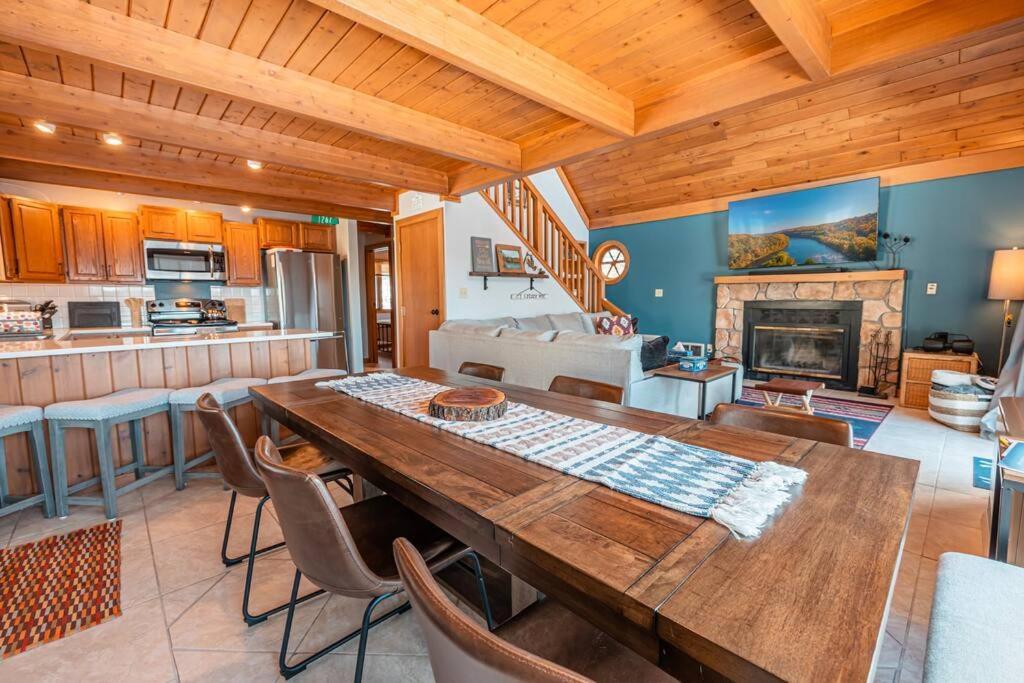 Holiday home New! Access & Water Toys & Fireplace Arrowhead Lake