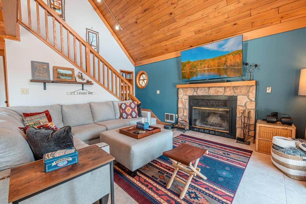 Holiday home New! Access & Water Toys & Fireplace