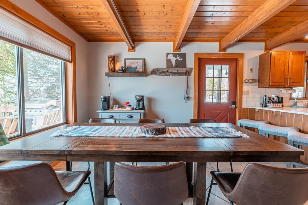 Holiday home New! Access & Water Toys & Fireplace Arrowhead Lake