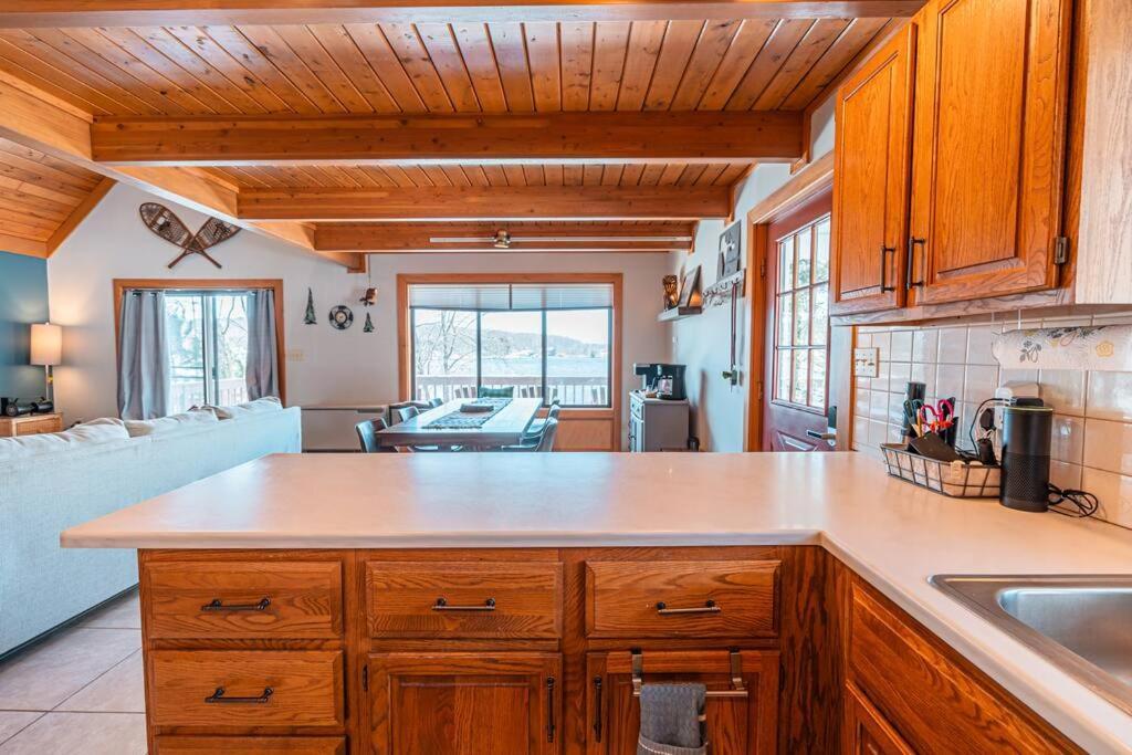 Holiday home New! Access & Water Toys & Fireplace Arrowhead Lake